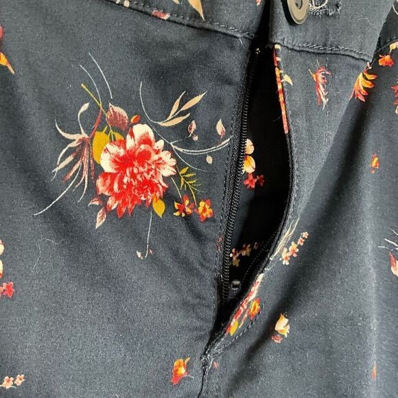 Torrid Womens Plus Size 26 Sateen Floral Shorts Black Pink Red Roses Belted - Picture 6 of 13